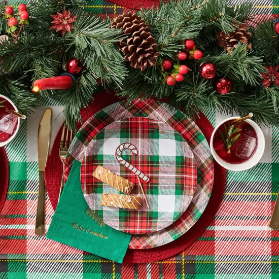 WINTER PLAID PAPER TABLECLOTH {2}