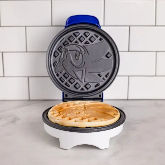 Uncanny Brands Sonic the Hedgehog Waffle Maker {4}