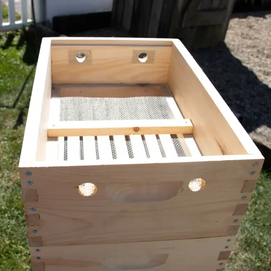 Stoney Acres Quilt Box Winter Hive Topper, Beekeeping Insulated Box for Winter Protection, Helps Retain Heat, Fits 8-Frame Langstroth Beehives {6}