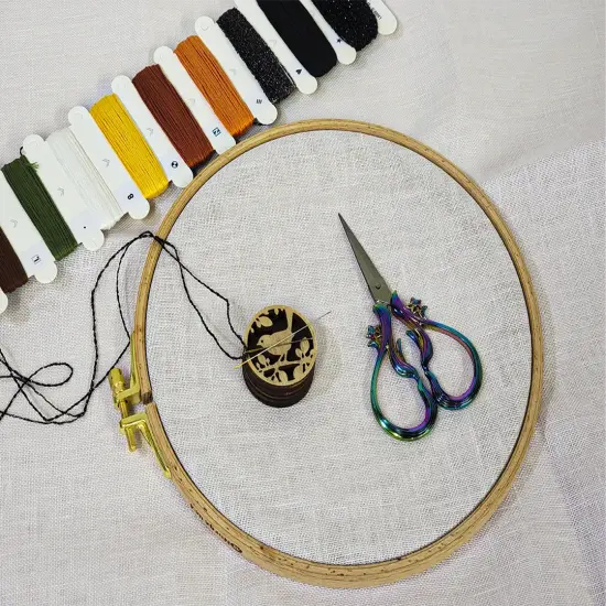 Scissors for Embroidery and Detail Work F07M4-2-SC2 {2}