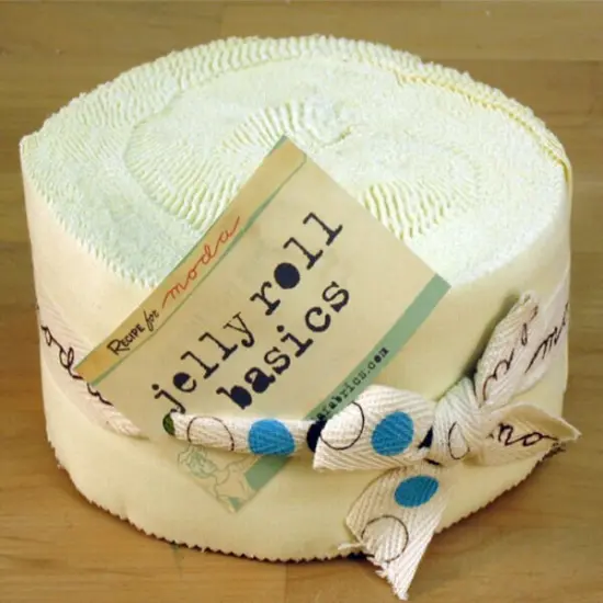 Bella Solids 2.5" Strip Roll (Jelly Roll) in Snow by Moda for Moda (9900JR 11) {1}