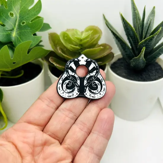 1, 4 or 20 Pieces: Black and White Snake Ouija Planchette Charms - Double Sided {2}