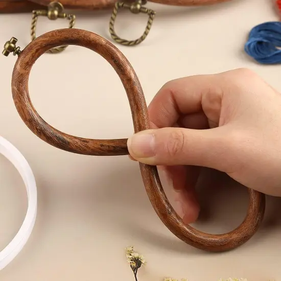 7.5'' 9.2'' Oval Embroidery Hoop {2}