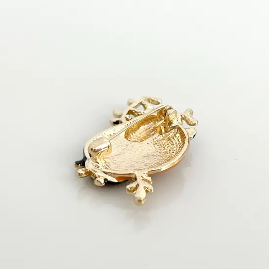 Wrapables Lounging Cats Enamel Brooch Pin, Cat on Plant {3}