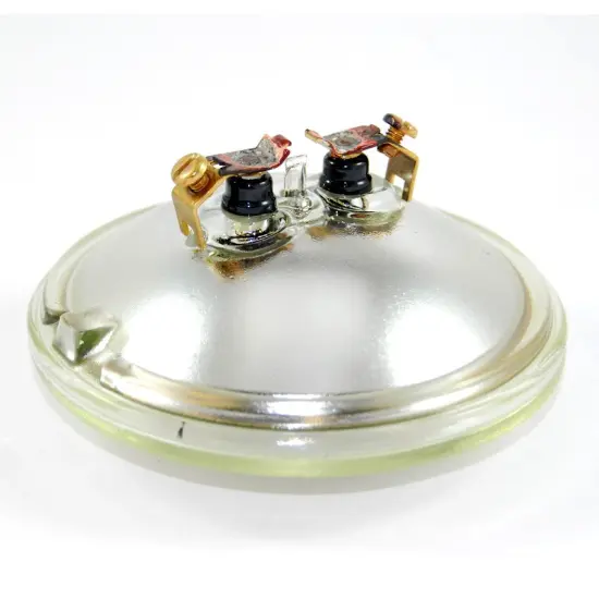 GE4405 - 30w PAR36 Screw Terminals Tractor Bulb {2}