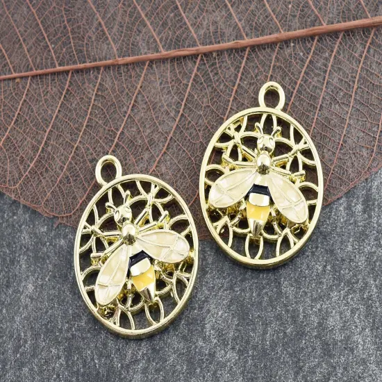 *10* 18mm Gold Flat Round Bee Charms {3}