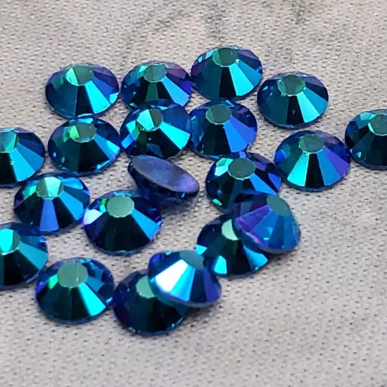 Capri Blue AB - KiraKira Glass Rhinestones by CrystalNinja {3}