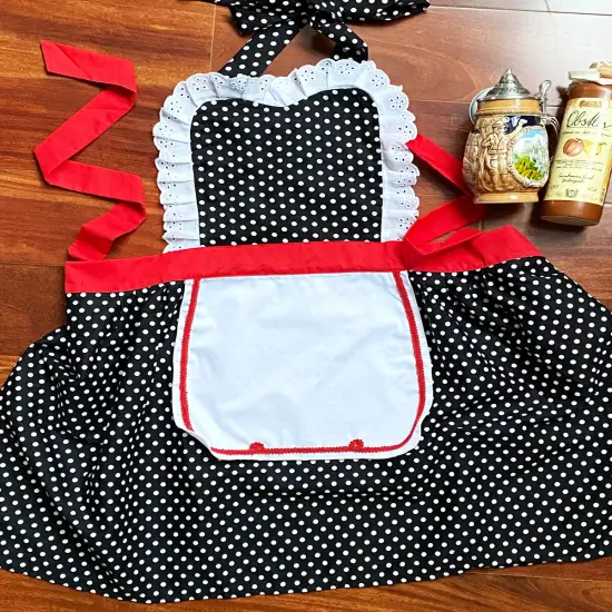 Wrapables Retro 50's Polka Dot Apron {6}