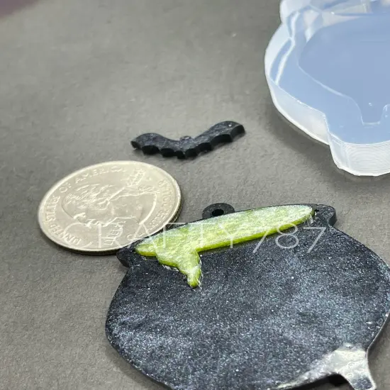 Witch Cauldron Dangle Earring Mold Bonus Bats(C4) {2}