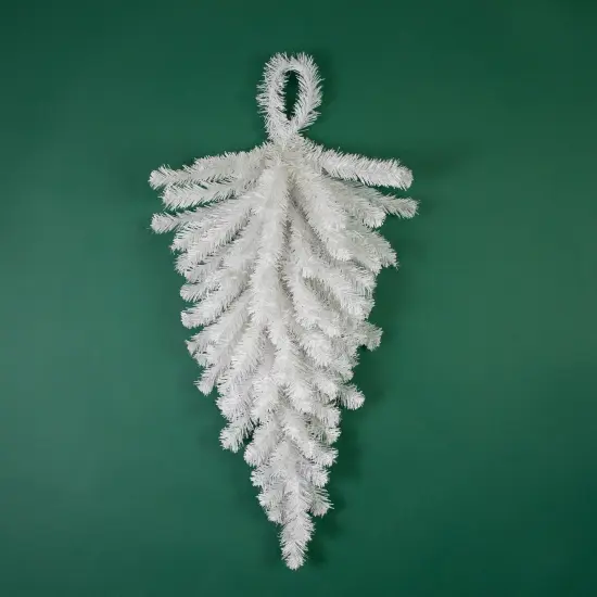 Northlight 30" Snow White Pine Artificial Teardrop Christmas Swag, Unlit {7}