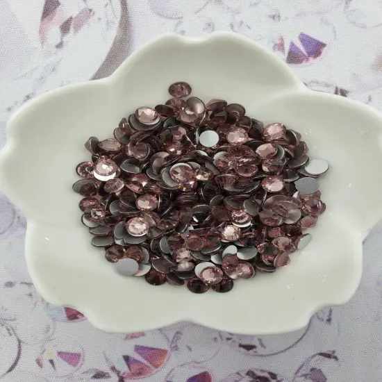 Light Amethyst - KiraKira Glass Rhinestones by CrystalNinja {1}