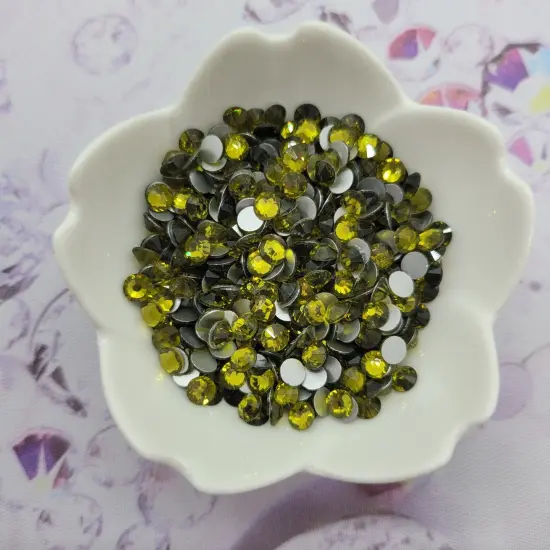 Olivine - KiraKira Glass Rhinestones by CrystalNinja {1}