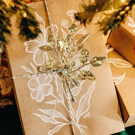 Radiant 7-Inch Gold Salal Leaf Spray - Striking Metallic Faux Foliage for Home Decor, Floral Arrangements & Upscale Events {1}