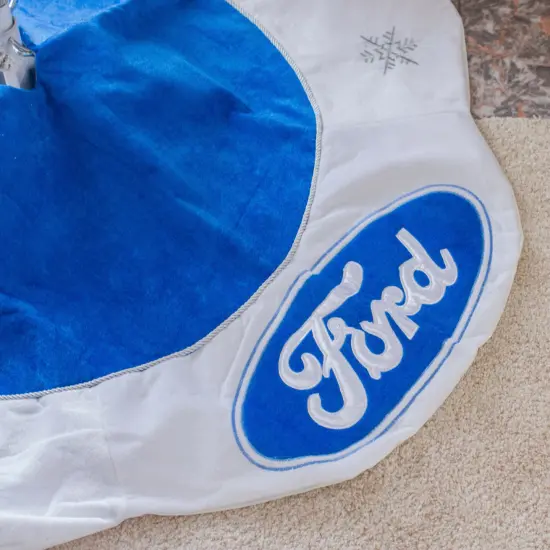 Northlight 21.5" Blue and White Ford Scalloped Mini Christmas Tree Skirt {3}