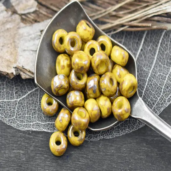 20g Lemon Rembrandt 2/0 Matubo Beads {3}