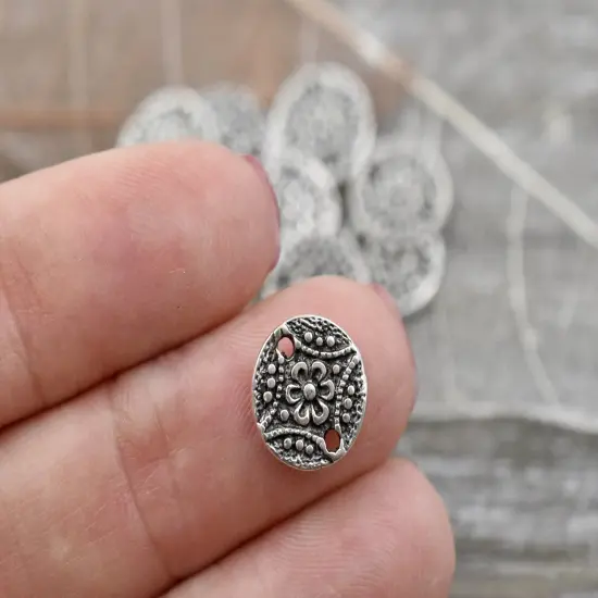 *50* 11mm Antique Silver Round Floral Connectors {3}