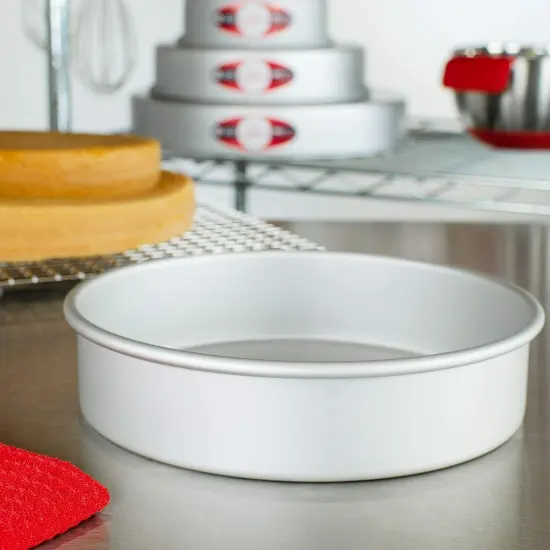Round Cake Pan with Lumintrail Spoon Set {2}