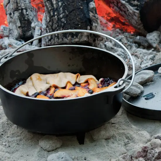 Lodge Camp Dutch Oven Size 12 {4}