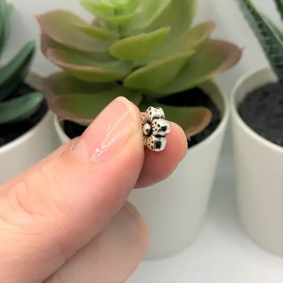 4, 20 or 50 Pieces: Silver Daisy Flower Spacer Bads - Double Sided {5}