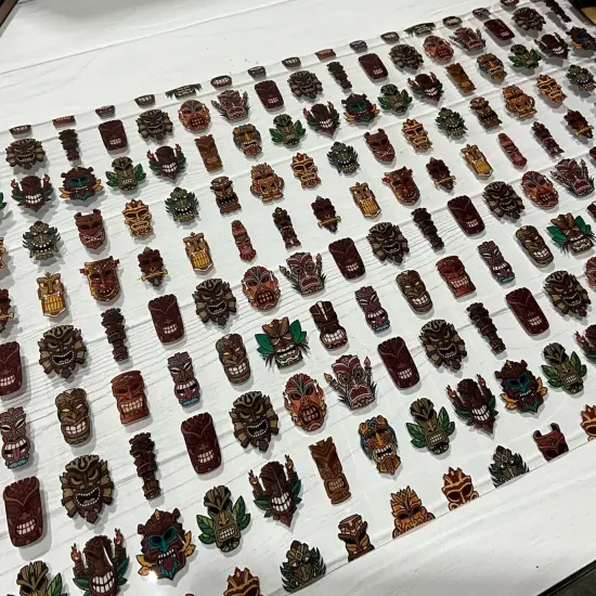 Lilly&rsquo;s Tiki Room Large TPU Vinyl {1}