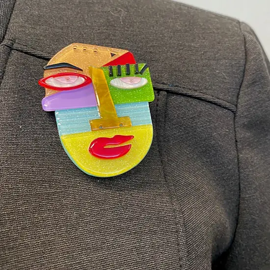 Wrapables Acrylic Fashion Brooch Pin for Sweaters, Coats, Scarves, and Bags, Abstract Face {3}