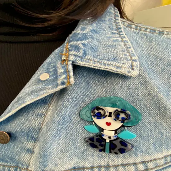 Wrapables Acrylic Fashion Brooch Pin for Sweaters, Coats, Scarves, and Bags, Quirky Blue {4}