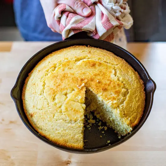 Lodge Classic Cast Iron Skillet for Indoor/Outdoor Use, Preseasoned and Made in USA, 9 inch {4}