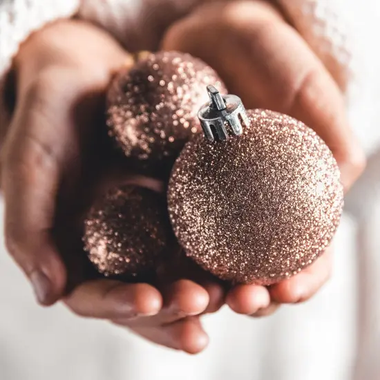 R N' D Toys 100 Rose Gold and Silver Christmas Ornament Balls Shatterproof + 100 Metal Ornament Hooks, Hanging Ornaments for Indoor/Outdoor Christmas Tree, Holiday Party, Home D&eacute;cor {5}