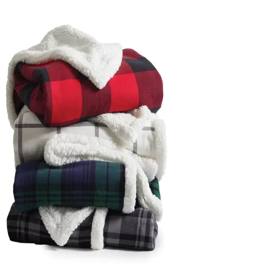 Cozy Game with Our Flannel Sherpa Blankets | RADYAN&reg; Black watch {2}