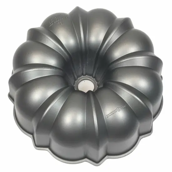 Ware Pro Cast Original Bundt Pan {2}