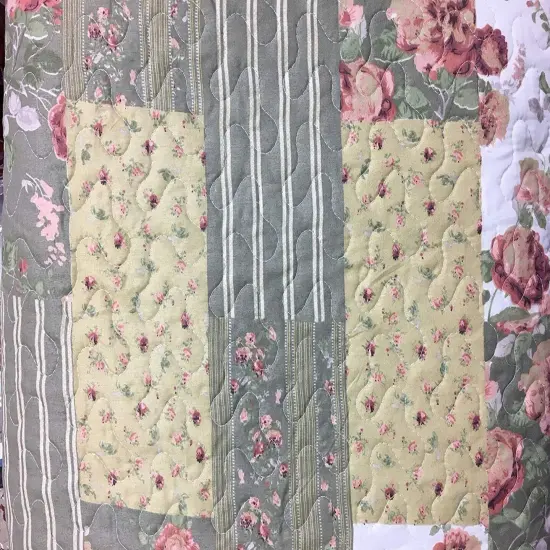 3-Piece Green Cotton Blend Reversible Quilt Set {3}