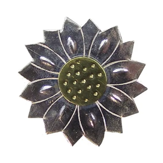 Puffin & Company Daisy Needle Nanny Magnetic Needle Minder Holder, Brooch Multicolor {1}