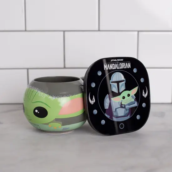 Uncanny Brands Star Wars Mandalorian Grogu Mug Warmer with Molded Mug {2}