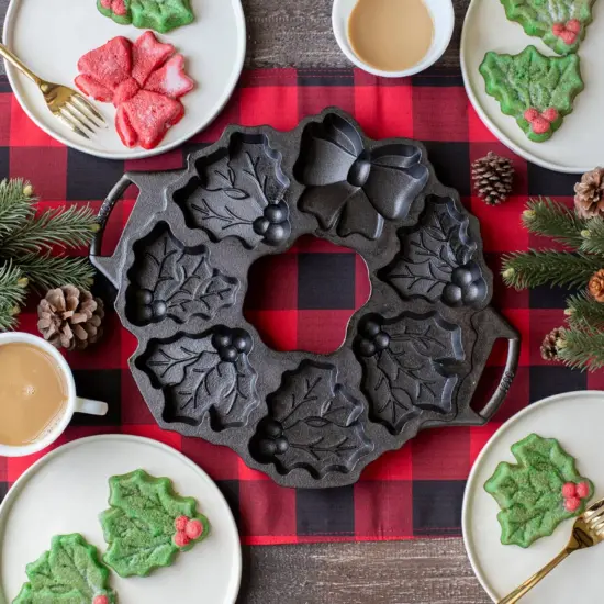 Lodge Cast Iron Seasoned Cakelet Baking Pan Holiday Wreath Makes 7 {5}