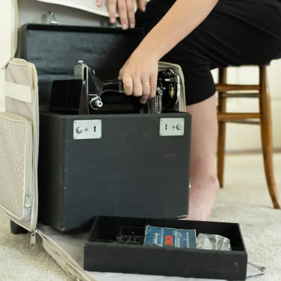 Collapsible Rolling Featherweight Case, Tan Dot {2}