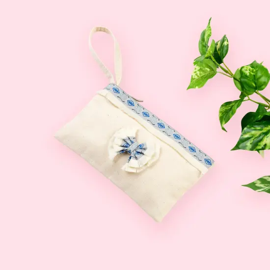 10 yards of Julia 1" Iron-on Trim {4}