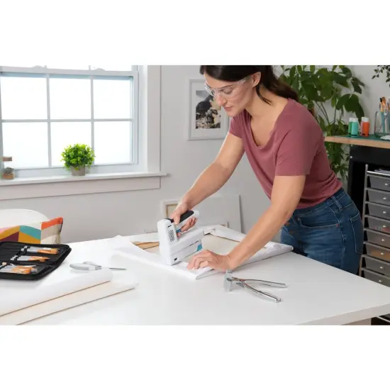 BLACK+DECKER 4V MAX Stapler, Cordless, USB Rechargeable, For Fast Stapling (BCN115FF) {2}