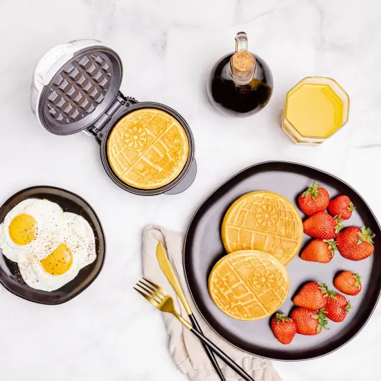 Uncanny Brands Star Wars Mini Death Star Waffle Maker {5}