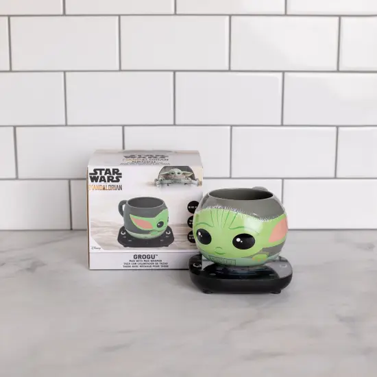 Uncanny Brands Star Wars Mandalorian Grogu Mug Warmer with Molded Mug {3}