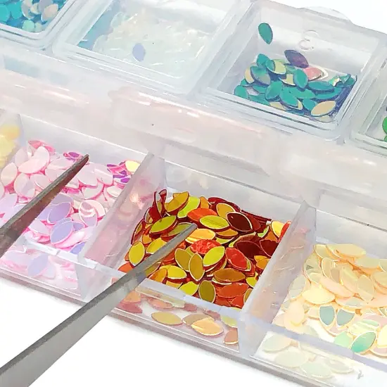 Wrapables Dazzling Nail Art Rhinestones Nail Manicure with Plastic Case Shimmery Leaves {2}