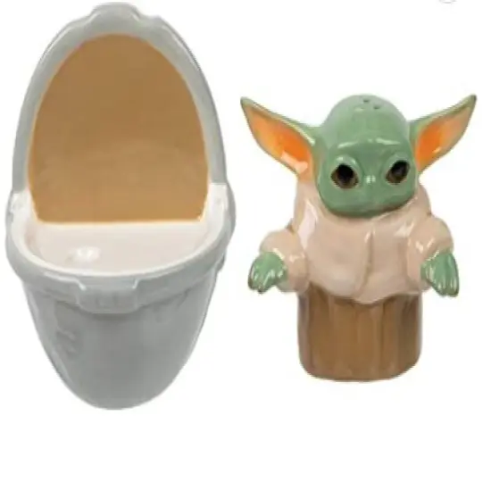 STAR WARS MANDALORIAN BABY YODA CERAMIC SALT & PEPPER SET {2}