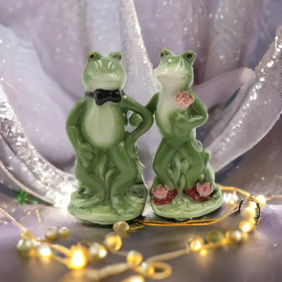 Ceramic Frog Couple Salt & Pepper Shakers, Wedding D&eacute;cor, Wedding Gift, Anniversary D&eacute;cor, Anniversary Gift, Home Decor, Kitchen Decor {2}