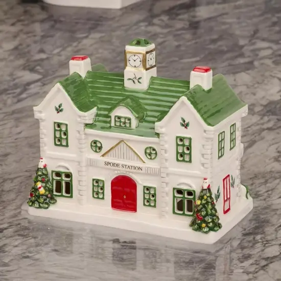Spode &ndash; Christmas Tree Collection Miniature Christmas Village Train Station {3}