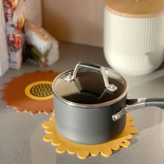 Wrapables Sunflower Coasters, Trivet Mats, Pot Holders for Cups, Drinks, Pots and Pans (Set of 2) Large {3}