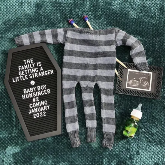 Nomnu Coffin Letter Board with Spooky Emojis, +500 Characters, Wooden Stand - Halloween Decorations Halloween Decor Halloween Gifts - 17x10.5 Inches {6}