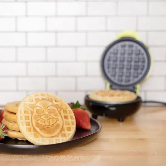 Uncanny Brands Shrek Mini Waffle Maker {4}