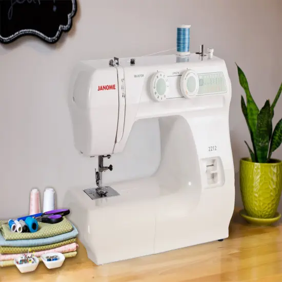 Janome 2212 Mechanical Sewing Machine {3}