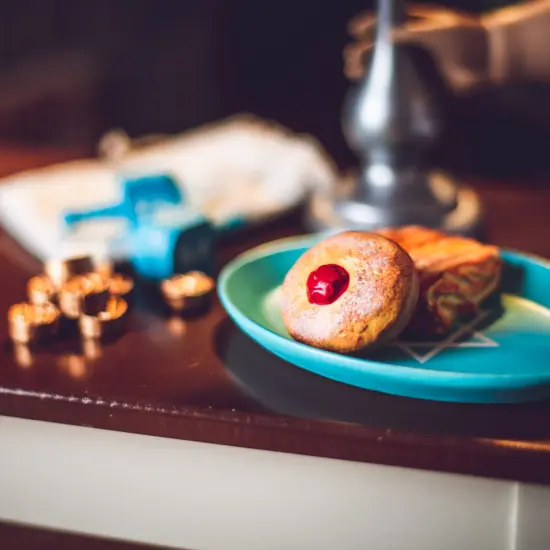 The Queen&rsquo;s Treasures 18 Inch Doll 22 Piece Hanukkah Play Accessory and Food Set {7}