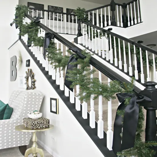 Perfect Holiday 9ft Green Premium Garland {2}