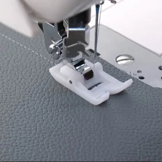 SINGER&reg; Non-Stick Snap-On Presser Foot {1}